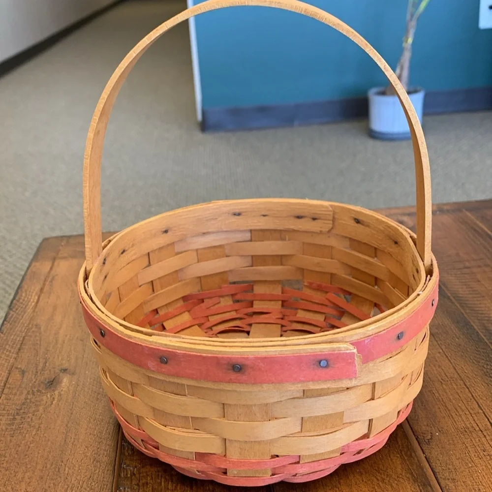 Longaberger Basket with Red Accent Weave. Single stationary handle.